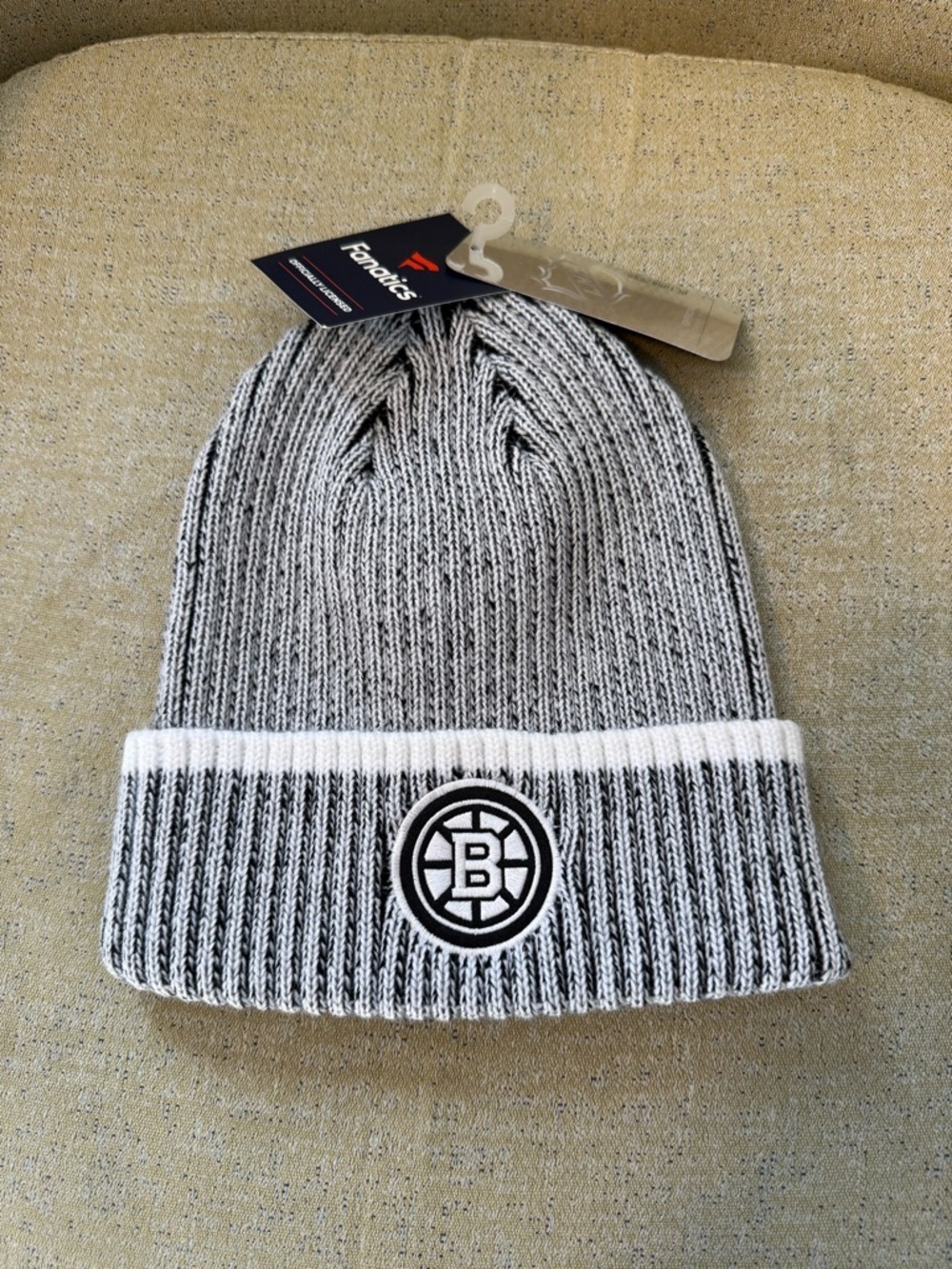 Men's Boston Bruins Fanatics Black/White Fundamental Haze Cuffed Knit Hat NWT